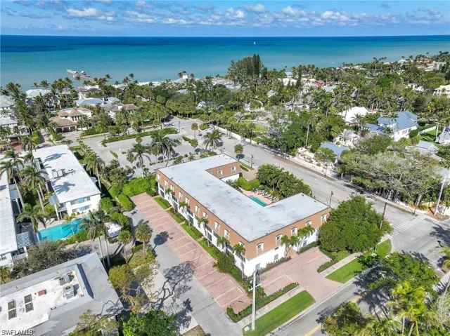 1222  Gordon  DR, Naples, FL 34102