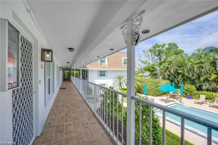 1222  Gordon  DR, Naples, FL 34102
