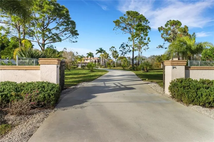 3885 52nd Ave Ne, Naples, Florida 34120