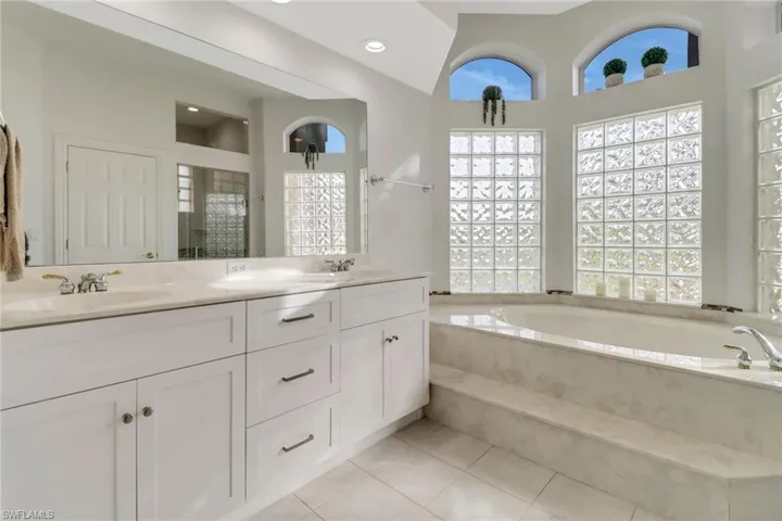 3885 52nd Ave Ne, Naples, Florida 34120