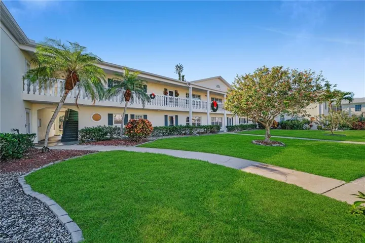 View of apartment building / complex