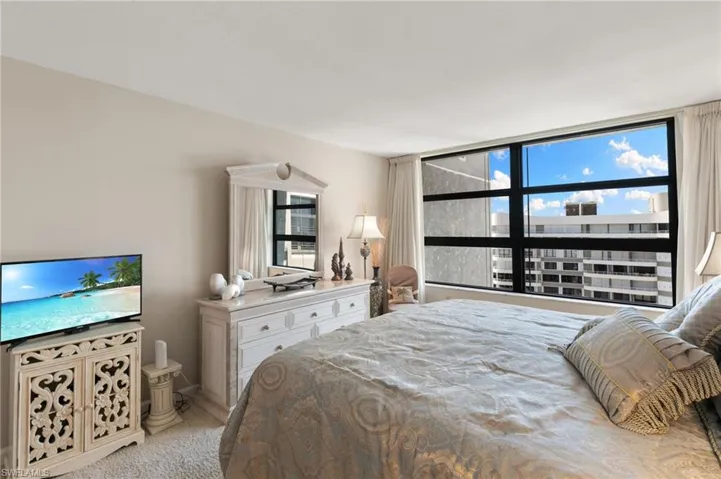 Neutral decor