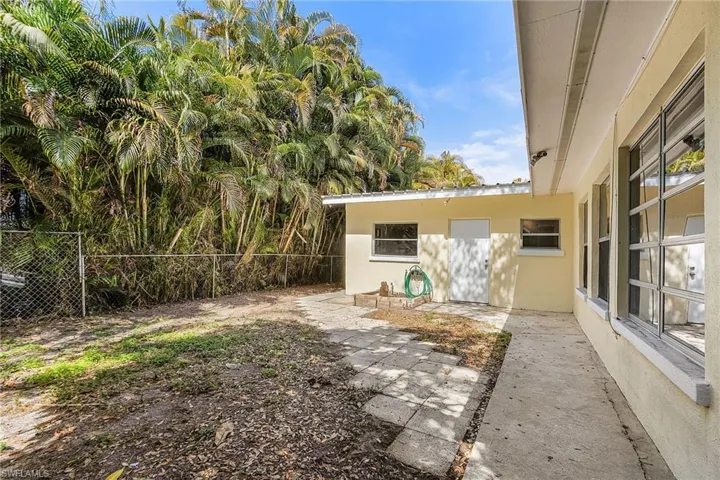 81 Glenmont Dr W, North Fort Myers, Florida 33917