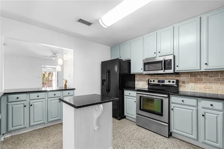 81 Glenmont Dr W, North Fort Myers, Florida 33917