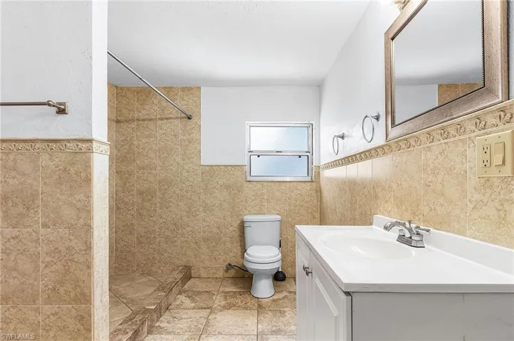 81 Glenmont Dr W, North Fort Myers, Florida 33917