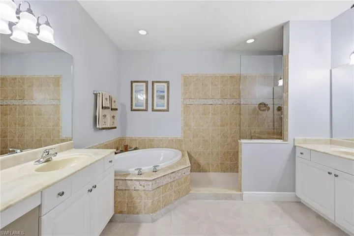 4620 Winged Foot Ct 201, Naples, Florida 34112