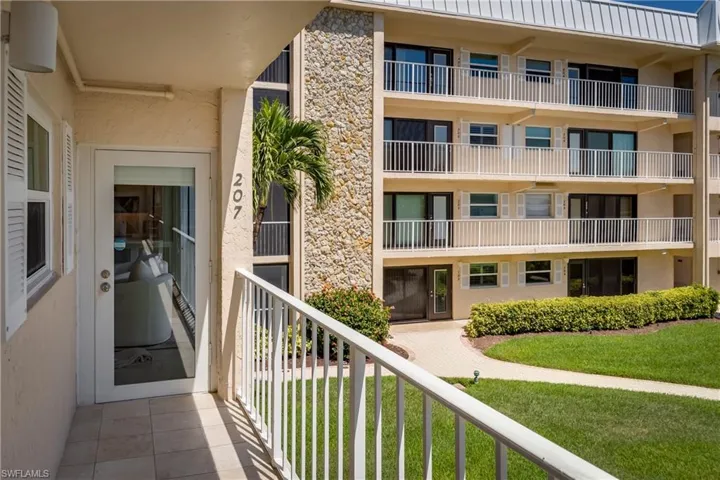 The Front door to 207.  NO walk-by traffic!