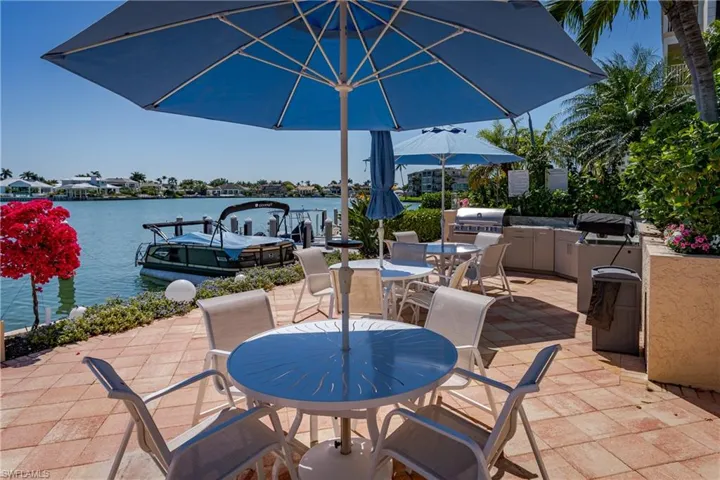 This is the place of many impromptu Cocktail Parties, and Dinner parties!! There is also Live entertainment here as well!