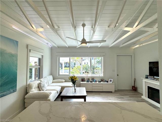2207 Sunset LN, NAPLES FL 34104