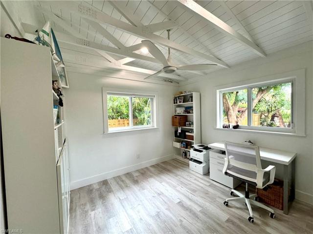 2207 Sunset LN, NAPLES FL 34104