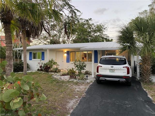 2207 Sunset LN, NAPLES FL 34104