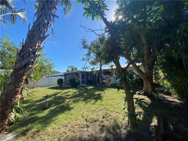 2207 Sunset LN, NAPLES FL 34104