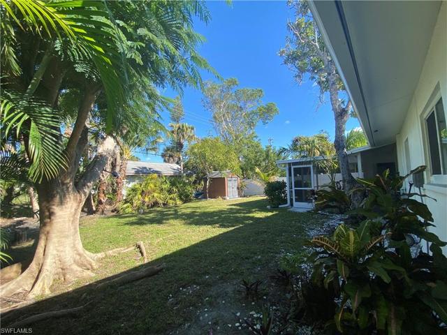 2207 Sunset LN, NAPLES FL 34104