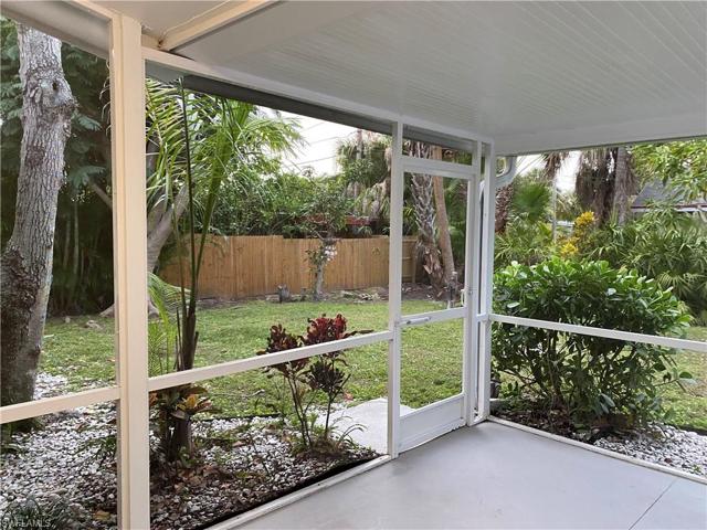 2207 Sunset LN, NAPLES FL 34104