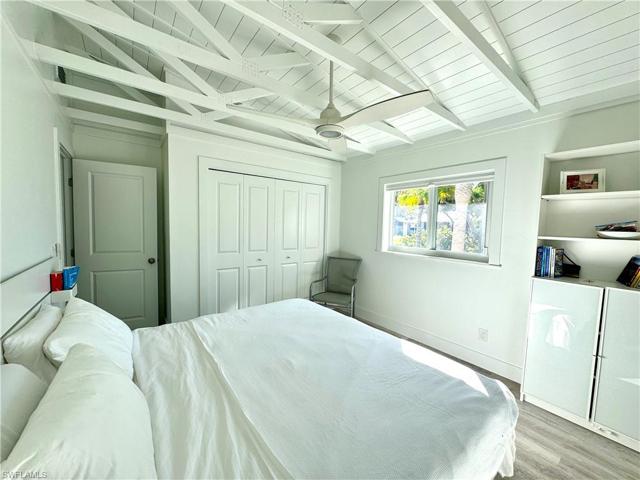 2207 Sunset LN, NAPLES FL 34104