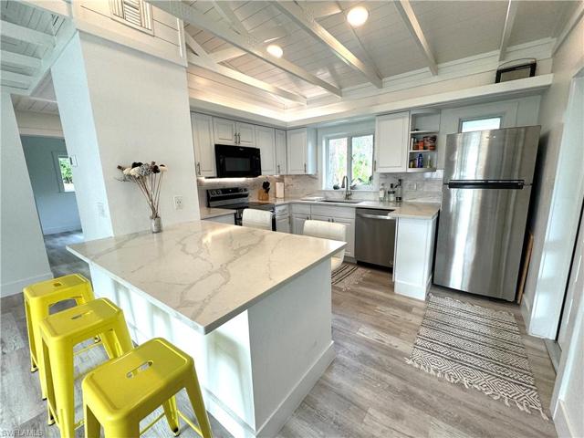 2207 Sunset LN, NAPLES FL 34104