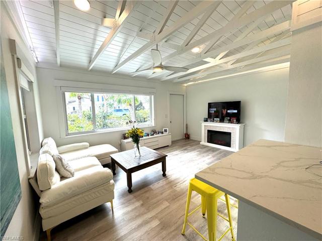 2207 Sunset LN, NAPLES FL 34104