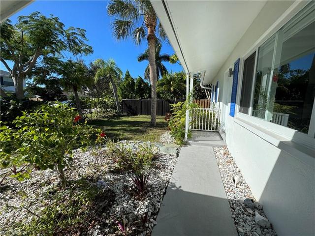 2207 Sunset LN, NAPLES FL 34104
