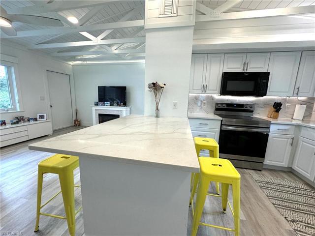 2207 Sunset LN, NAPLES FL 34104