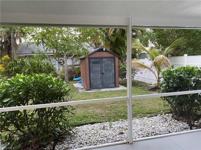 2207 Sunset LN, NAPLES FL 34104