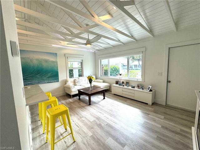 2207 Sunset LN, NAPLES FL 34104
