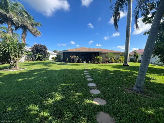 View of grassy yard