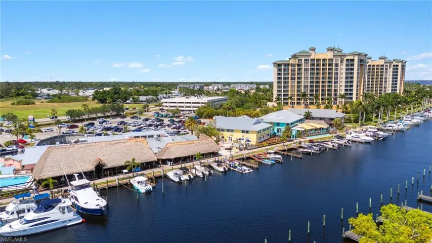 Marina walk to four waterfront public restaurants