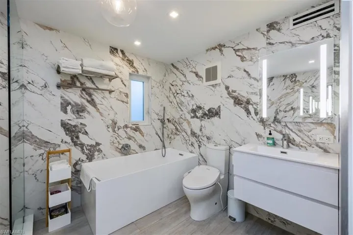 1100 8th Ave S 123f, Naples, Florida 34102