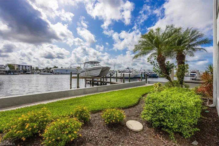 1100 8th Ave S 123f, Naples, Florida 34102