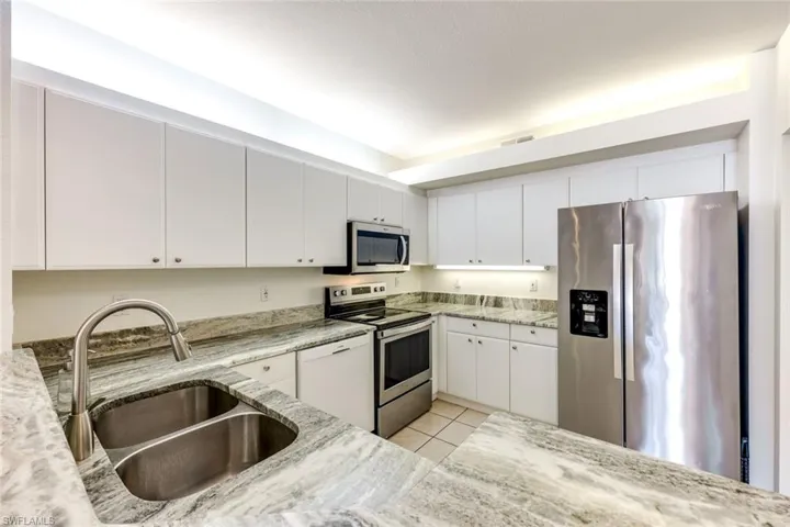 GORGEOUS granite, ample cabinetry, stainless appliances - plenty of space for two!