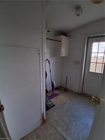 Laundry room featuring a textured ceiling