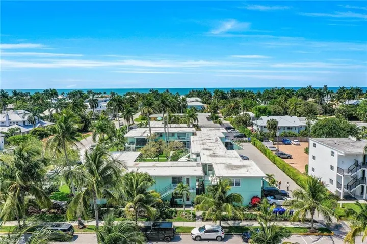 299  8th S AVE, Naples, FL 34102