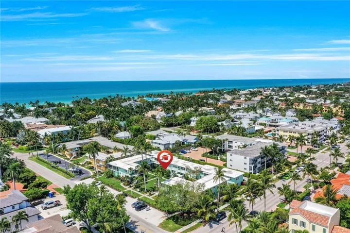 299  8th S AVE, Naples, FL 34102
