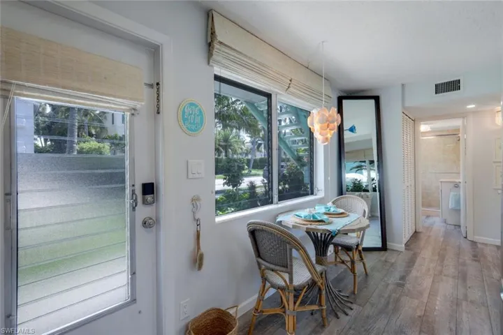 299  8th S AVE, Naples, FL 34102