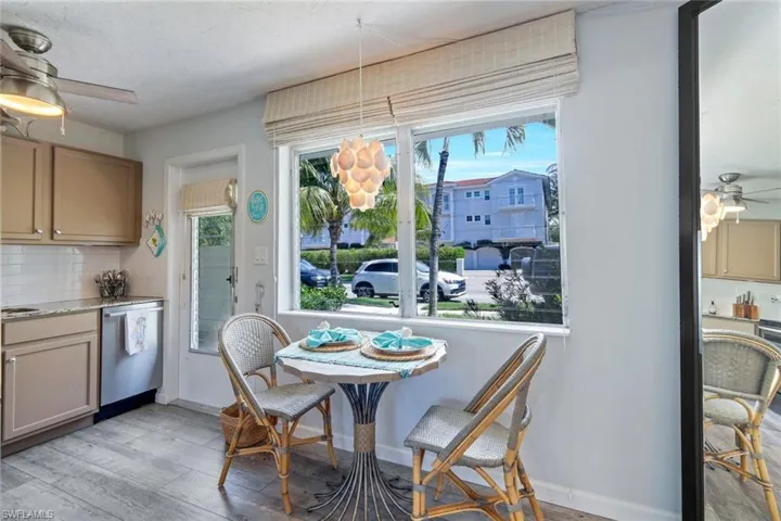 299  8th S AVE, Naples, FL 34102