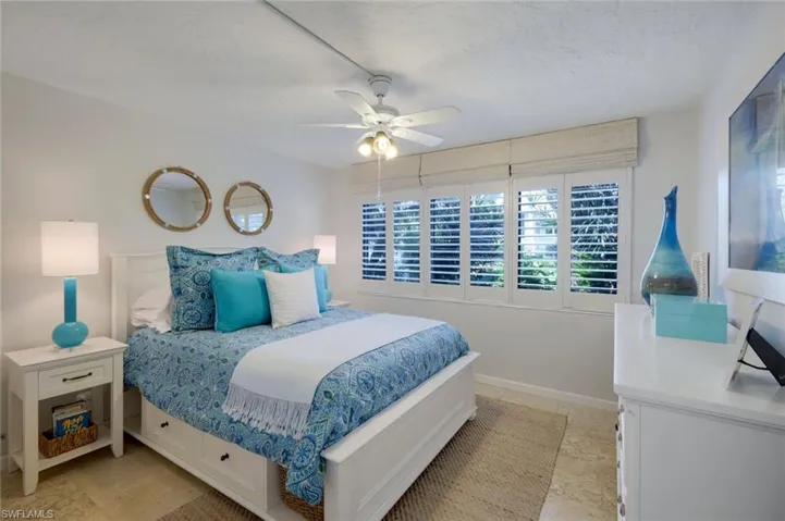 299  8th S AVE, Naples, FL 34102