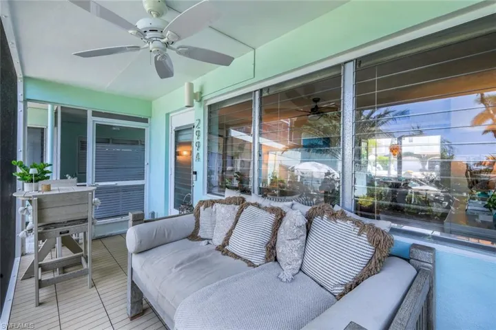 299  8th S AVE, Naples, FL 34102