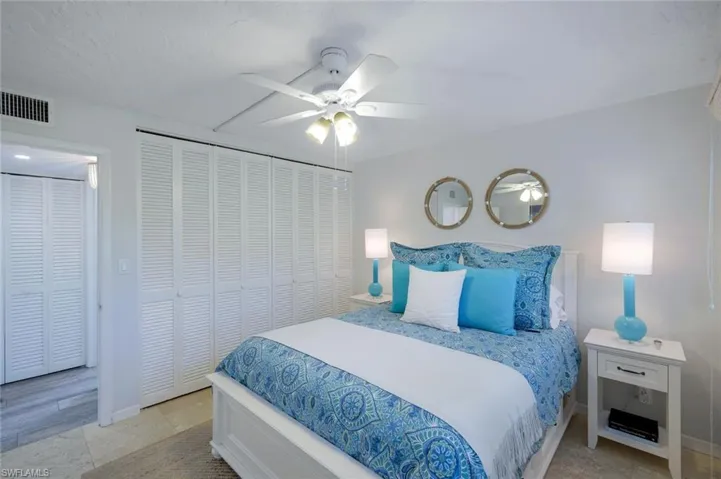 299  8th S AVE, Naples, FL 34102