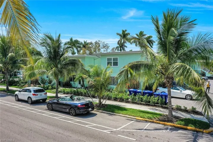 299  8th S AVE, Naples, FL 34102