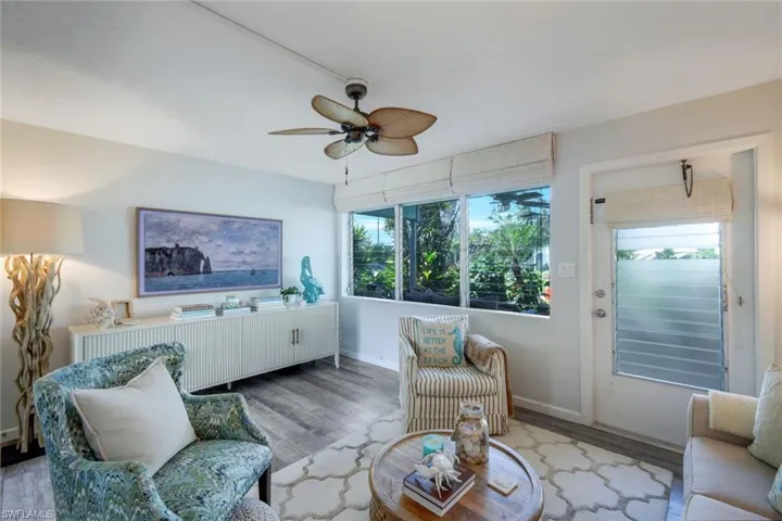 299  8th S AVE, Naples, FL 34102