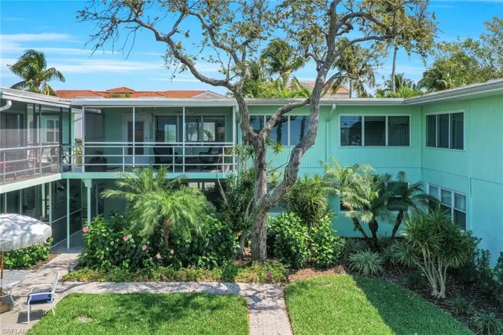 299  8th S AVE, Naples, FL 34102