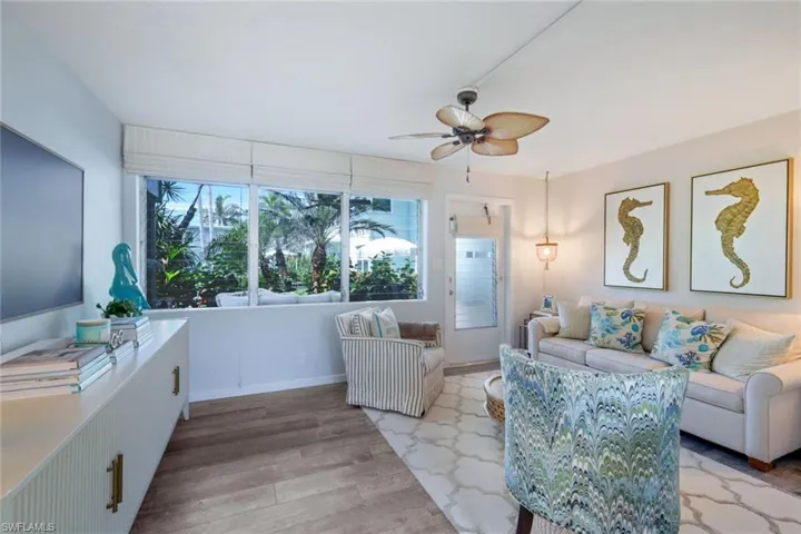 299  8th S AVE, Naples, FL 34102