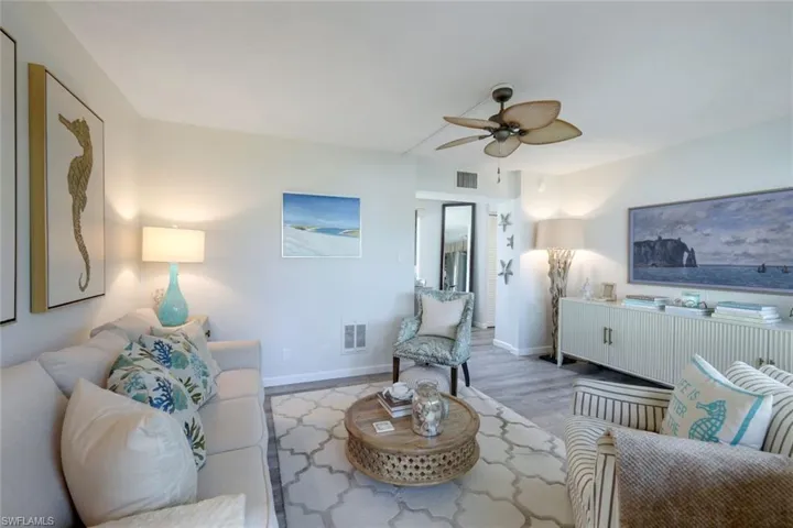 299  8th S AVE, Naples, FL 34102