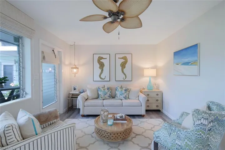 299  8th S AVE, Naples, FL 34102