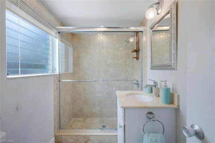 299  8th S AVE, Naples, FL 34102