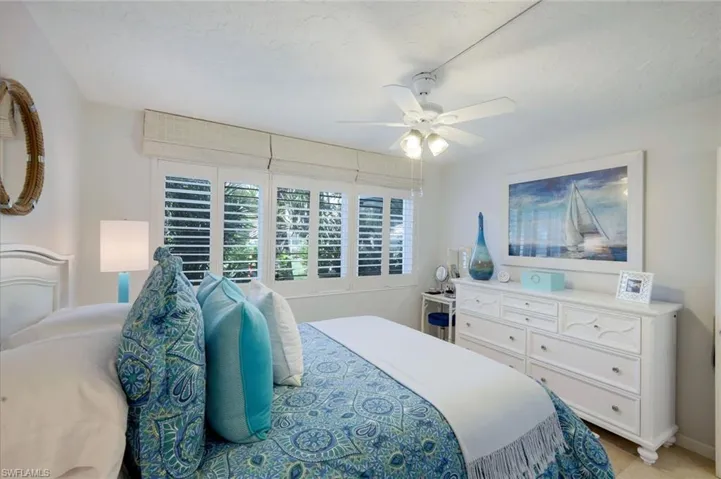 299  8th S AVE, Naples, FL 34102