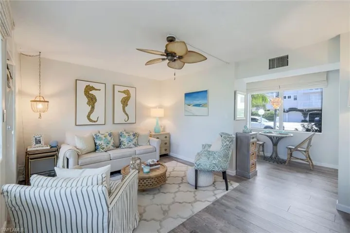 299  8th S AVE, Naples, FL 34102