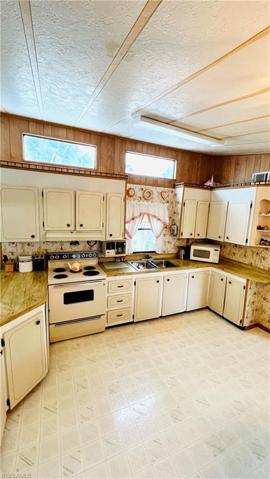 11920  Marathon  DR, Bonita Springs, FL 34135