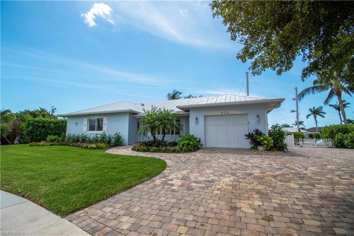 Charming Boat cottage with newer pavers
