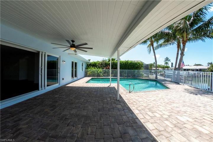 Enjoy the large covered area on the lanai